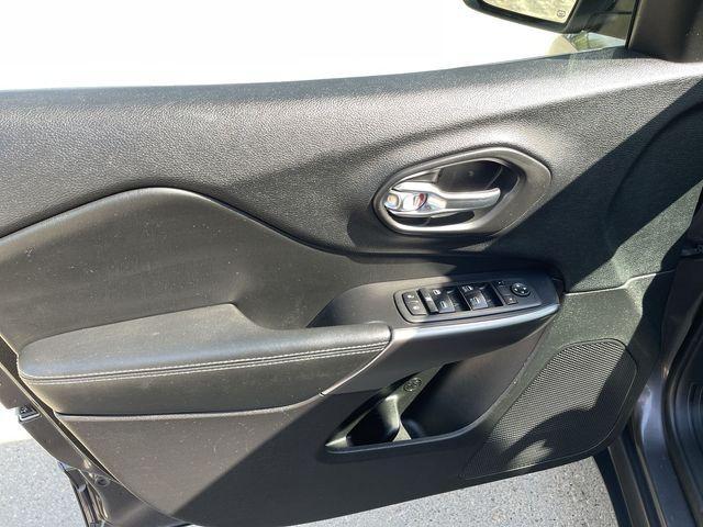 used 2020 Jeep Cherokee car, priced at $12,695