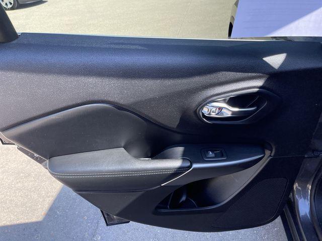 used 2020 Jeep Cherokee car, priced at $12,695