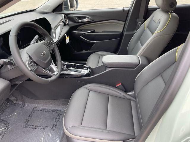 new 2025 Chevrolet Trax car, priced at $27,585