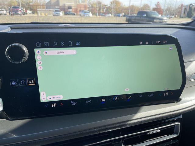 used 2025 Chevrolet Traverse car, priced at $35,095