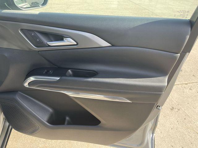 used 2025 Chevrolet Traverse car, priced at $35,095