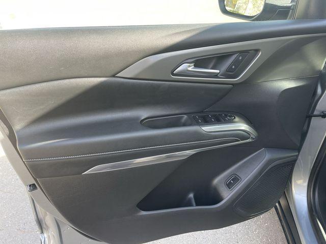 used 2025 Chevrolet Traverse car, priced at $35,095