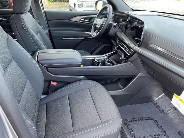 new 2026 Chevrolet Traverse car, priced at $42,990