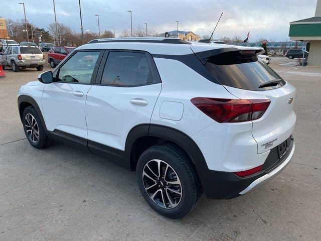 new 2025 Chevrolet TrailBlazer car, priced at $27,490