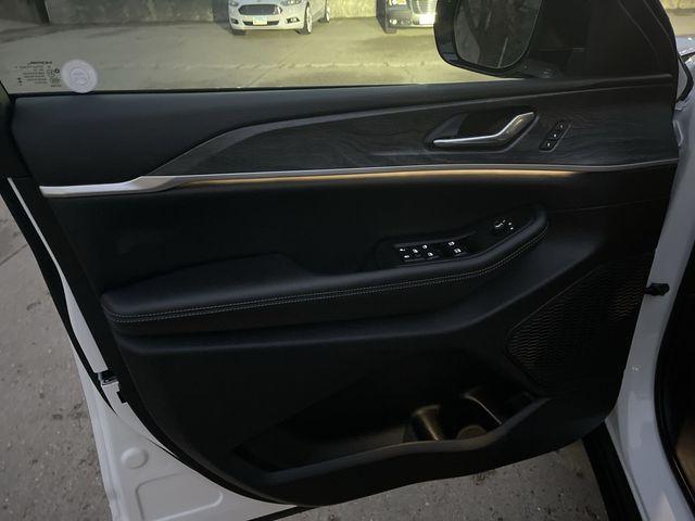 used 2025 Jeep Grand Cherokee car, priced at $40,905