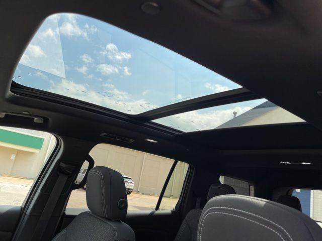 new 2025 Chevrolet Traverse car, priced at $45,990
