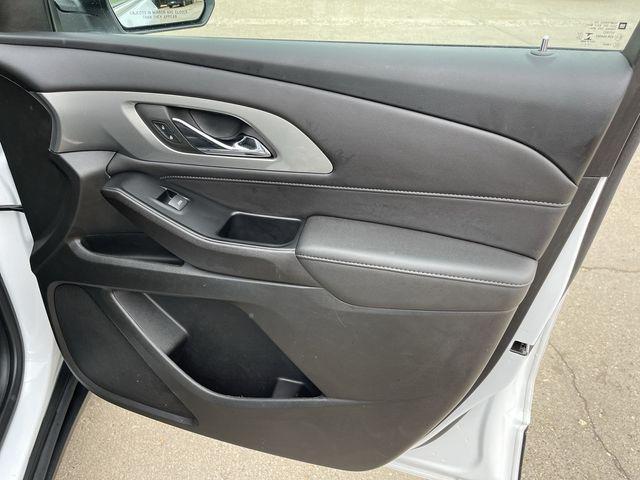 used 2022 Chevrolet Traverse car, priced at $27,995