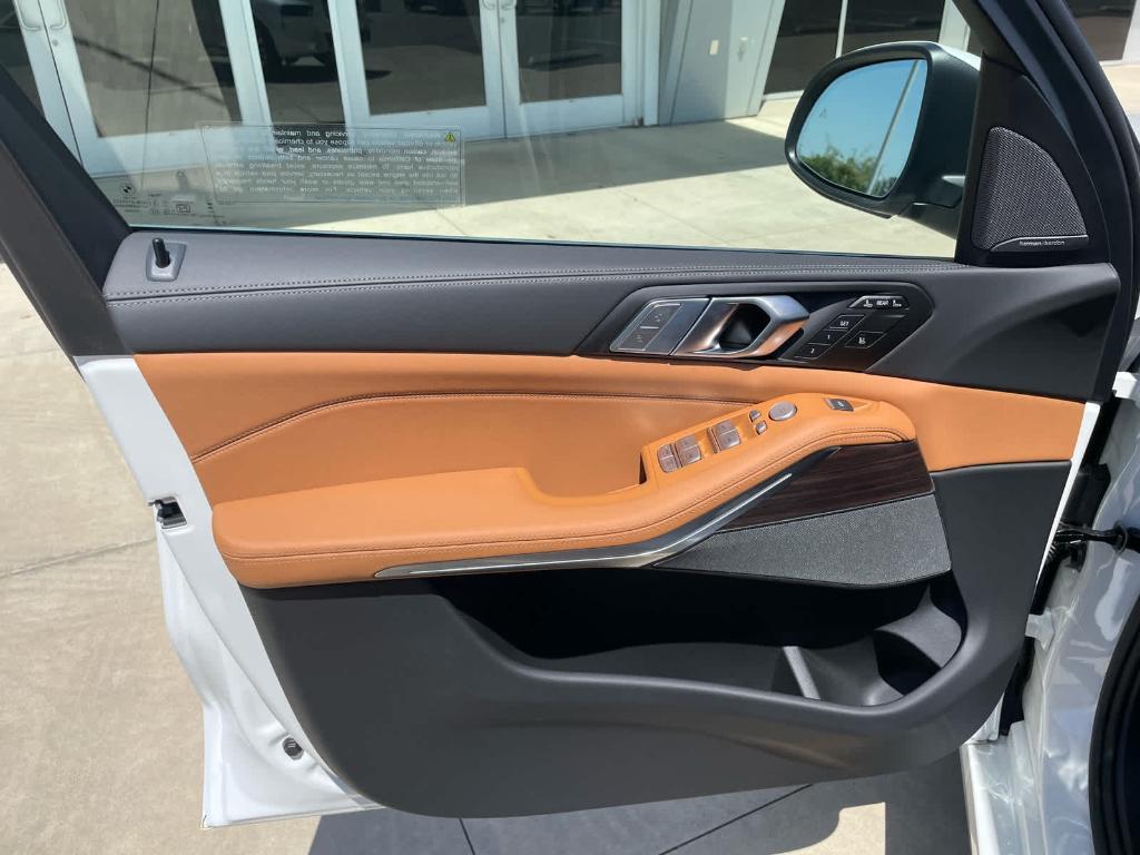 new 2026 BMW X7 car, priced at $94,265
