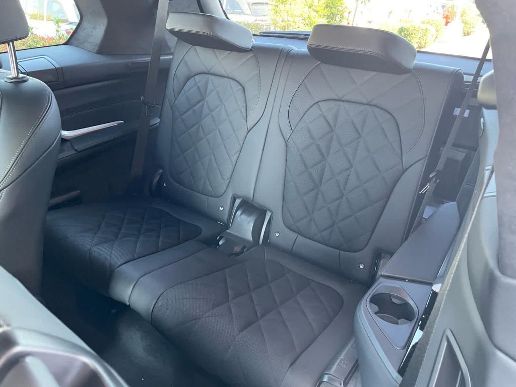 new 2026 BMW X7 car, priced at $97,905