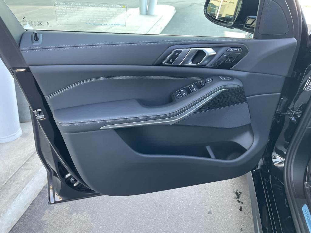 new 2026 BMW X7 car, priced at $97,905