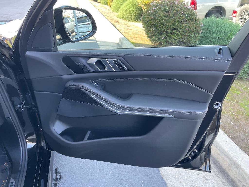 new 2026 BMW X7 car, priced at $97,905