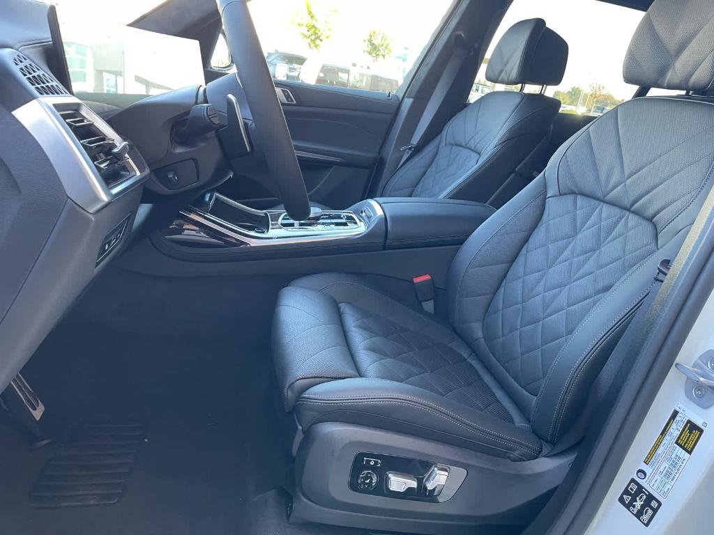 new 2026 BMW X7 car, priced at $92,775