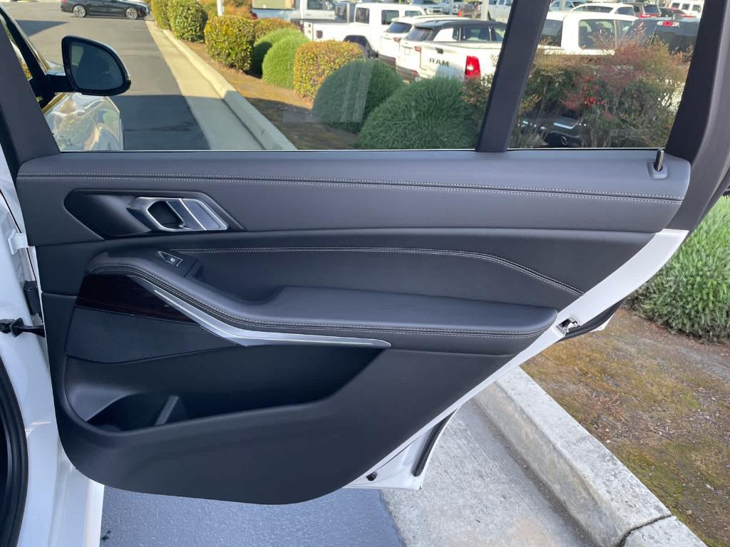 new 2026 BMW X7 car, priced at $92,775