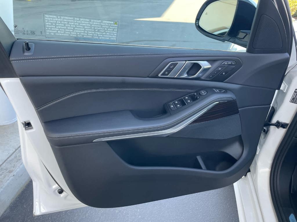 new 2026 BMW X7 car, priced at $92,775