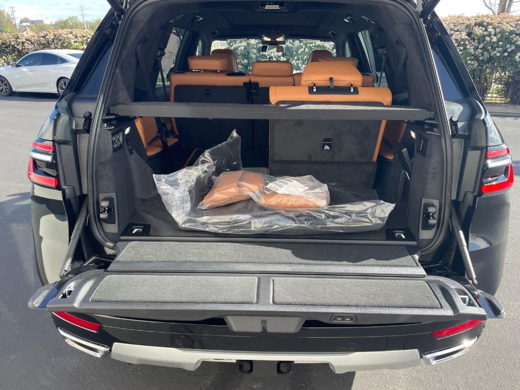 new 2025 BMW X7 car, priced at $99,675