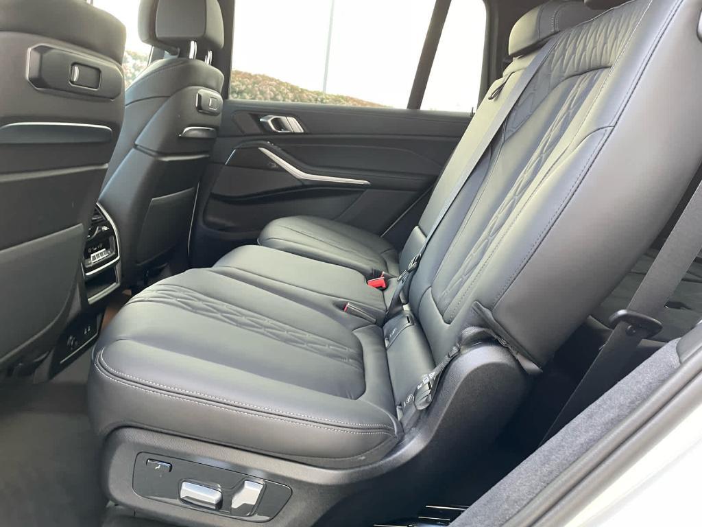 new 2025 BMW X7 car, priced at $113,245