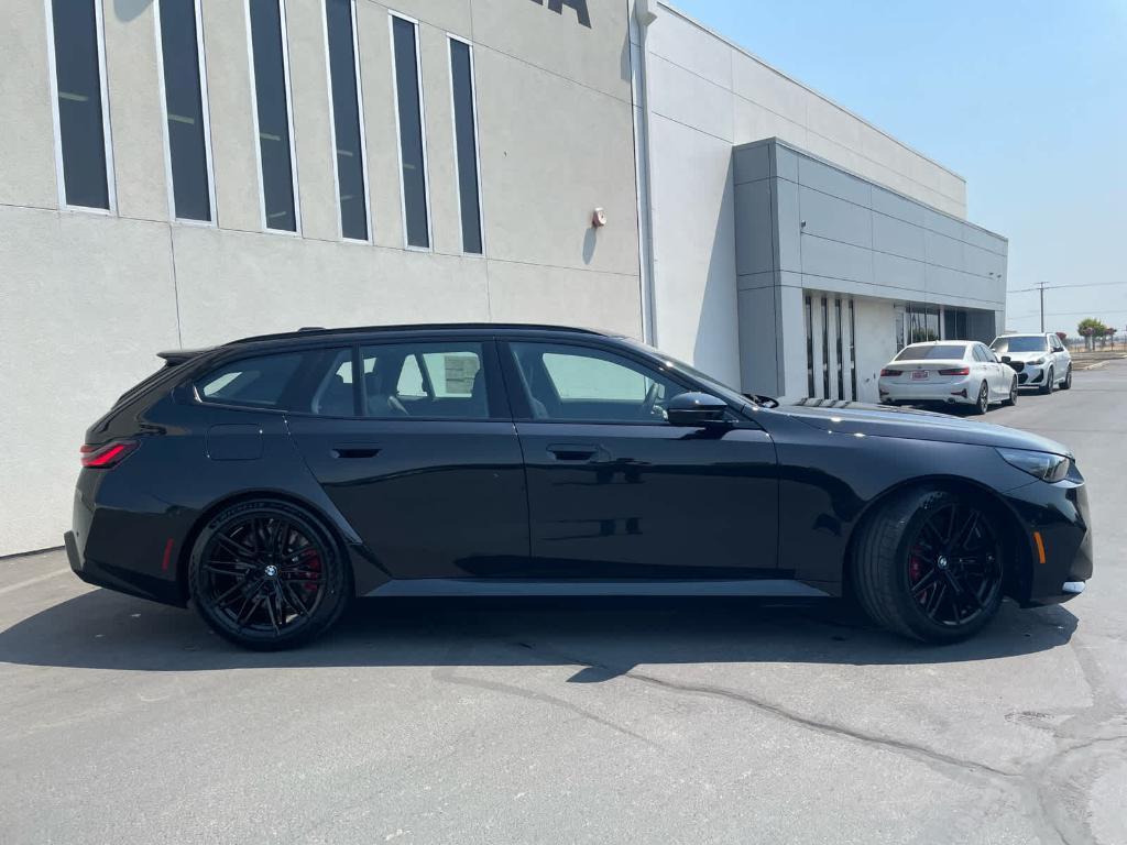 new 2025 BMW M5 car, priced at $129,775