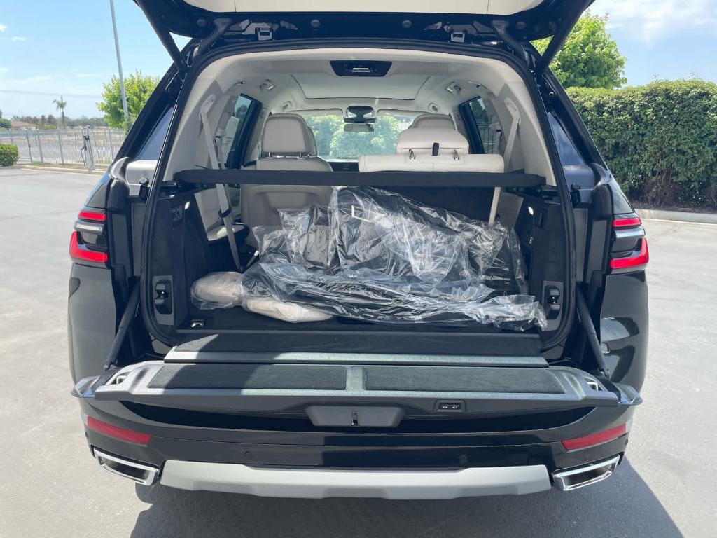 new 2026 BMW X7 car, priced at $95,465