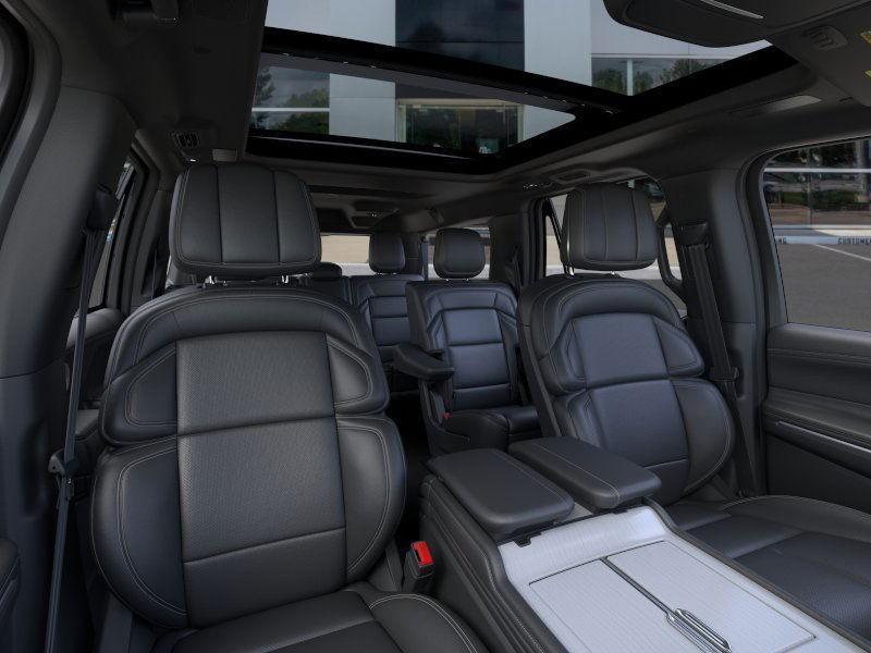 new 2025 Lincoln Navigator car, priced at $104,326