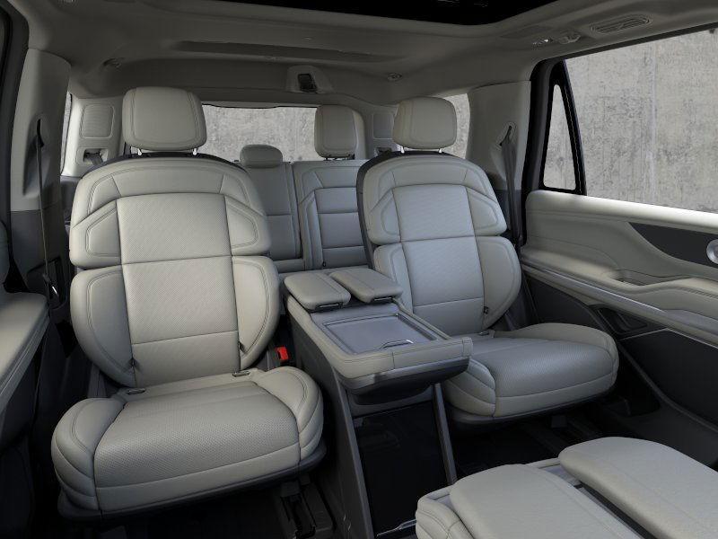 new 2025 Lincoln Navigator car, priced at $102,566