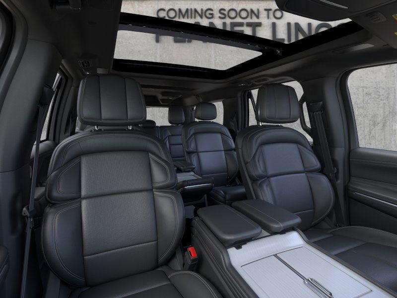 new 2025 Lincoln Navigator car, priced at $107,077