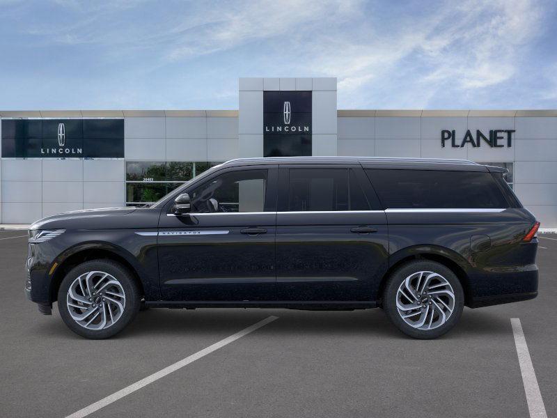 new 2025 Lincoln Navigator car, priced at $100,357
