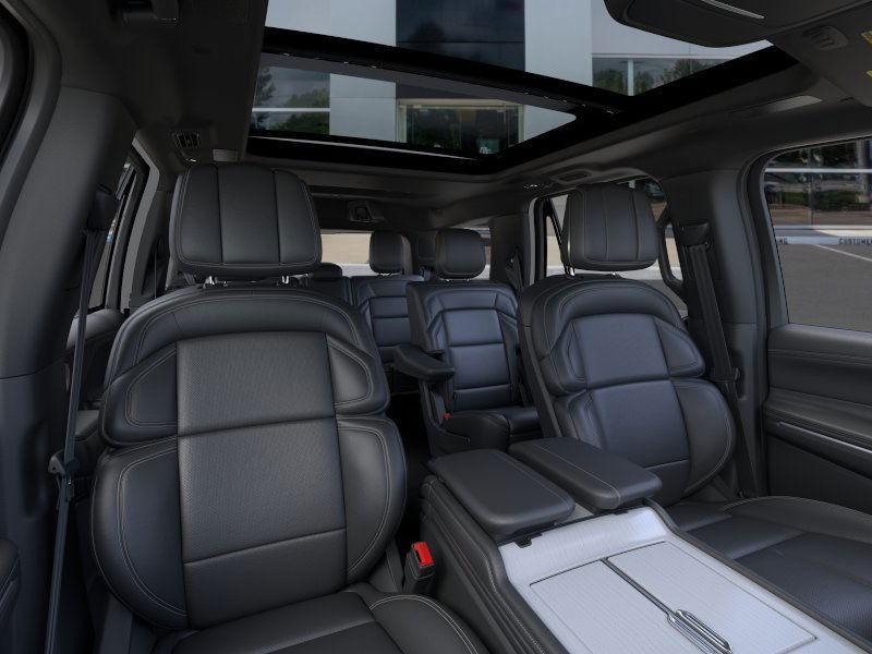 new 2025 Lincoln Navigator car, priced at $101,182