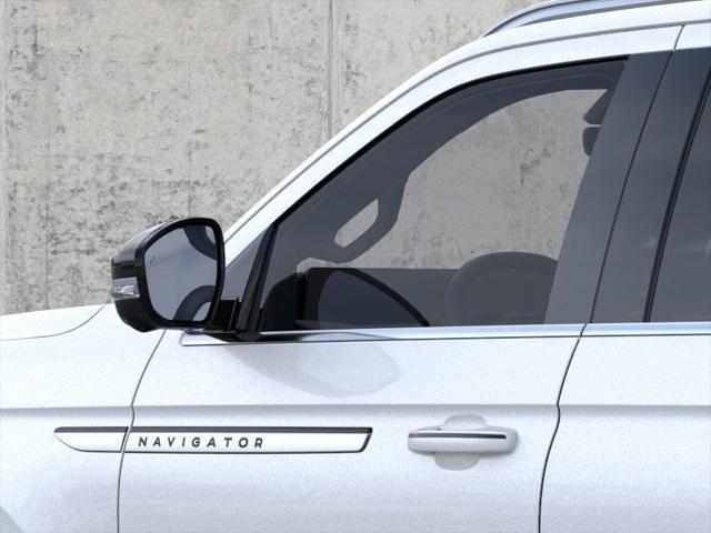 new 2025 Lincoln Navigator car, priced at $100,881