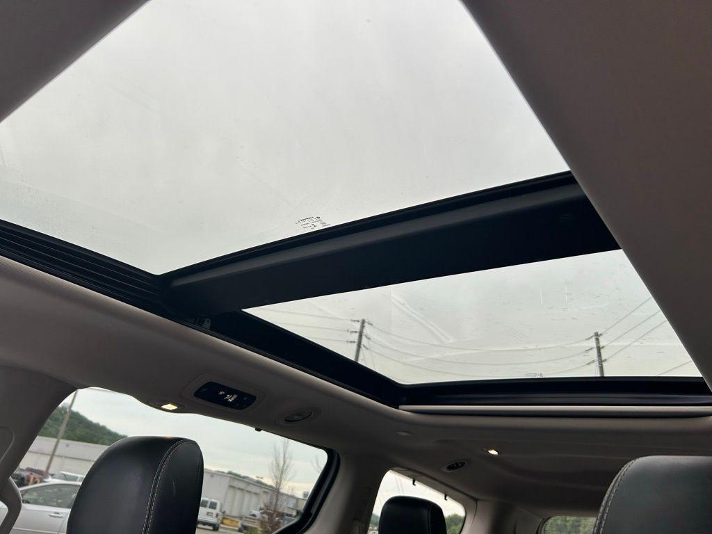 used 2023 Chrysler Pacifica car, priced at $25,106