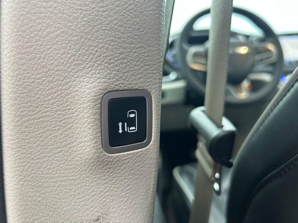 used 2023 Chrysler Pacifica car, priced at $25,106