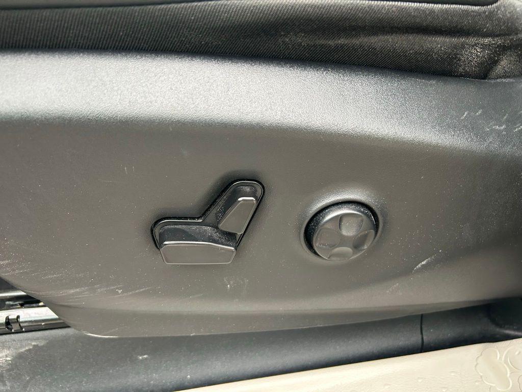 used 2023 Chrysler Pacifica car, priced at $25,106