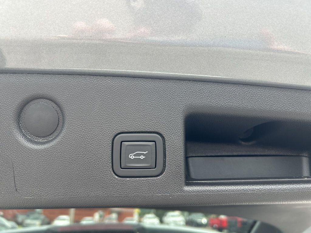 used 2024 Chevrolet Equinox car, priced at $20,899