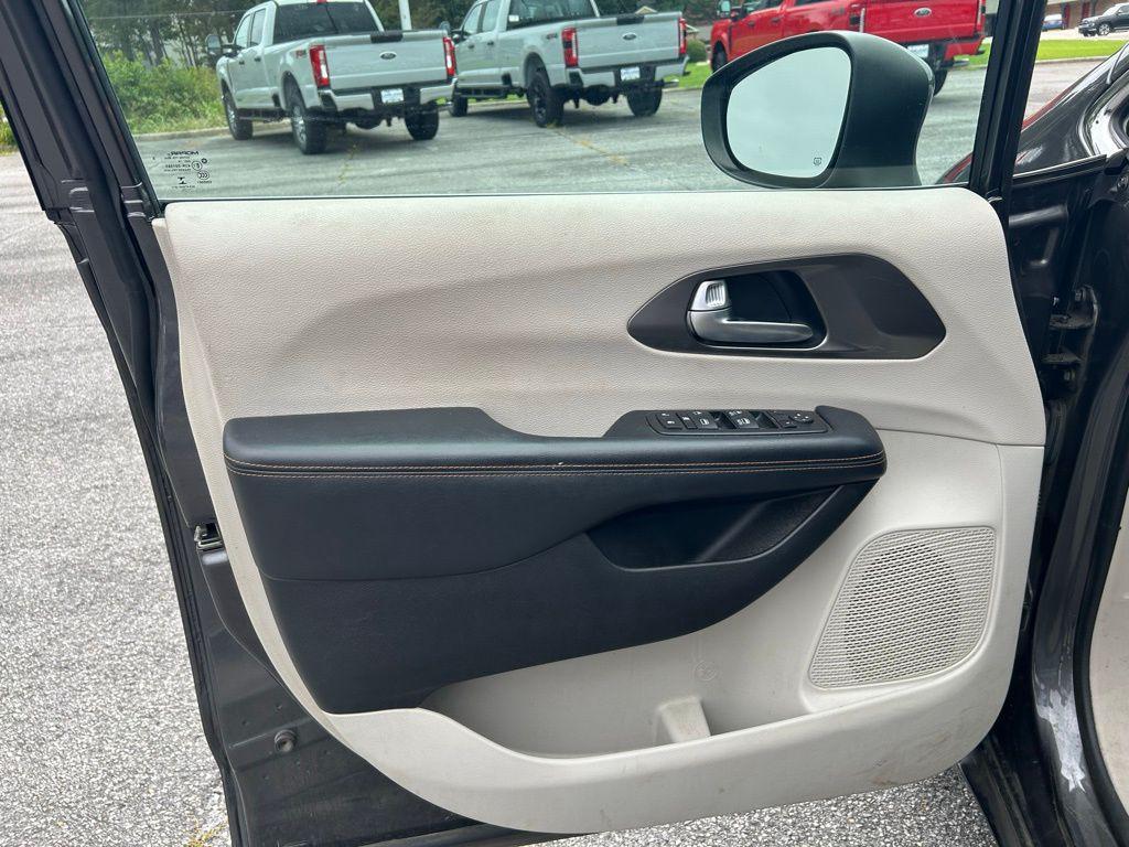 used 2017 Chrysler Pacifica car, priced at $8,500