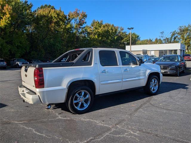 used 2008 Chevrolet Avalanche car, priced at $15,988