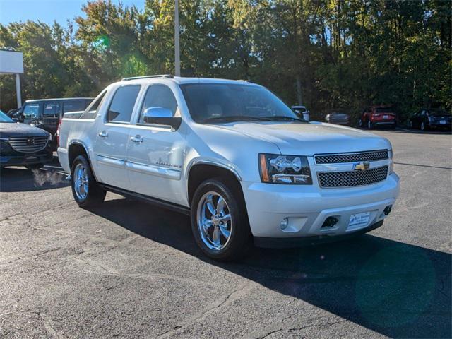 used 2008 Chevrolet Avalanche car, priced at $15,988