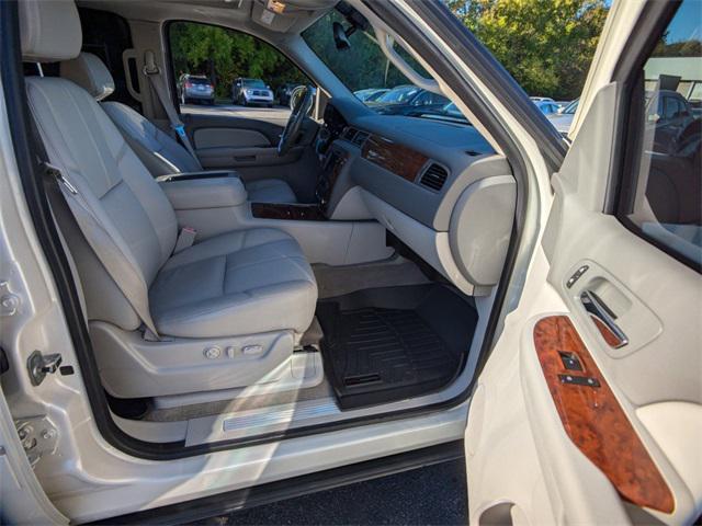 used 2008 Chevrolet Avalanche car, priced at $15,988