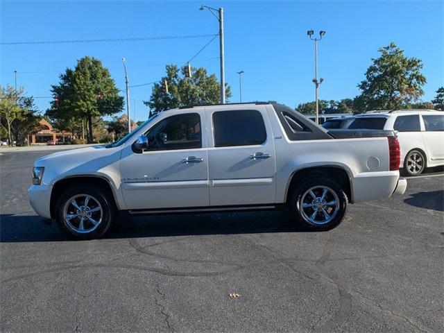 used 2008 Chevrolet Avalanche car, priced at $15,988