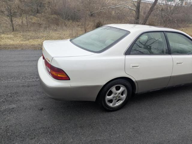 used 1998 Lexus ES 300 car, priced at $4,900