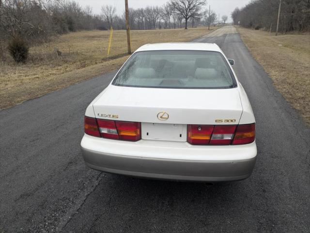 used 1998 Lexus ES 300 car, priced at $4,900