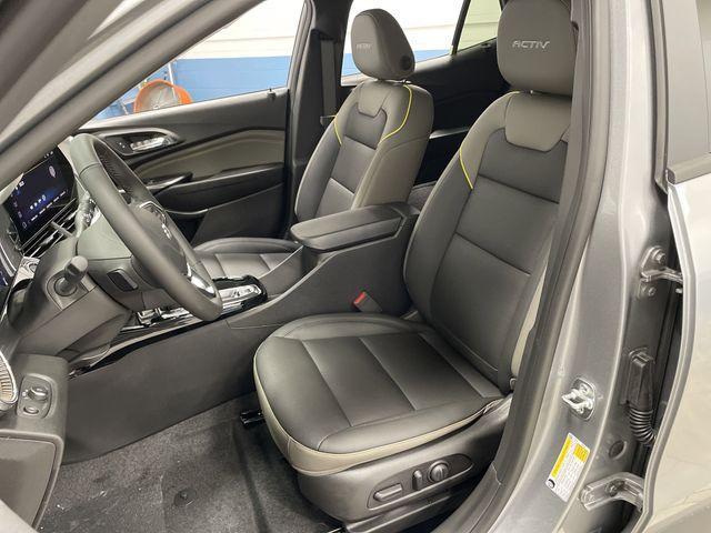 new 2025 Chevrolet Trax car, priced at $22,817