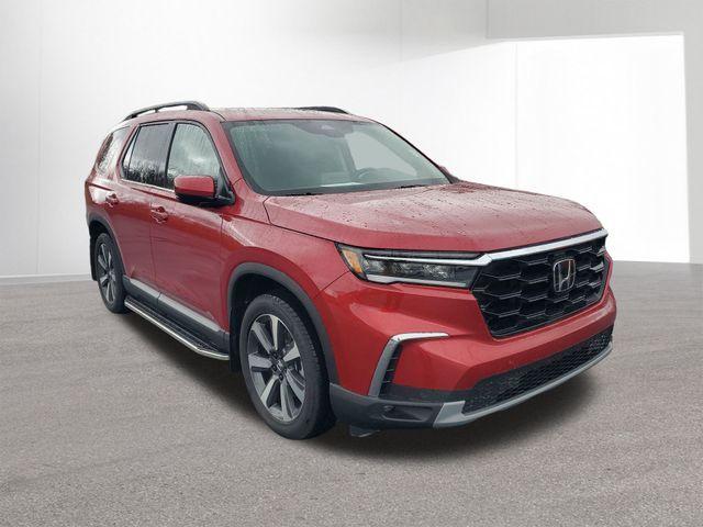 used 2025 Honda Pilot car, priced at $43,971