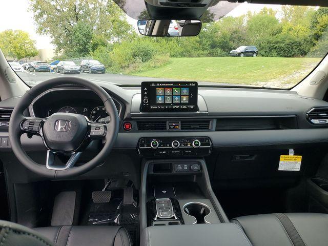 new 2025 Honda Pilot car, priced at $47,339