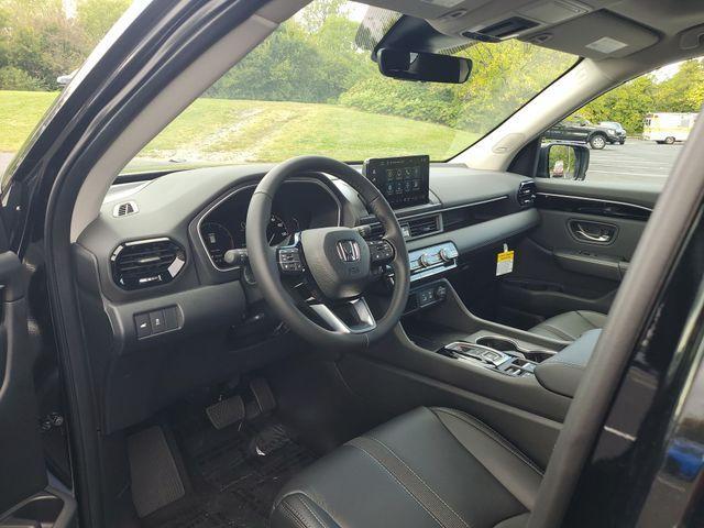 new 2025 Honda Pilot car, priced at $47,339
