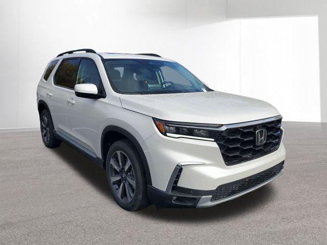 new 2025 Honda Pilot car, priced at $46,303