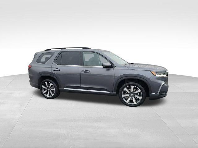 new 2025 Honda Pilot car, priced at $48,955