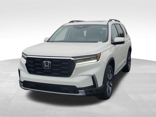 new 2025 Honda Pilot car, priced at $49,392