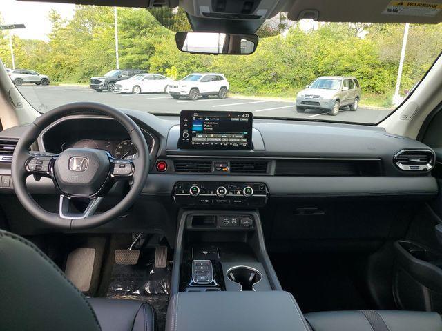 new 2025 Honda Pilot car, priced at $47,886