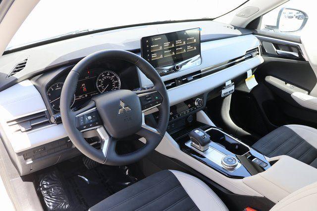 new 2025 Mitsubishi Outlander car, priced at $33,611