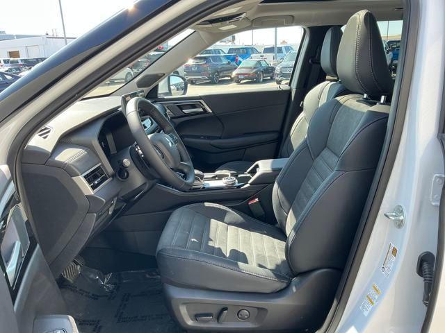 new 2025 Mitsubishi Outlander car, priced at $38,002