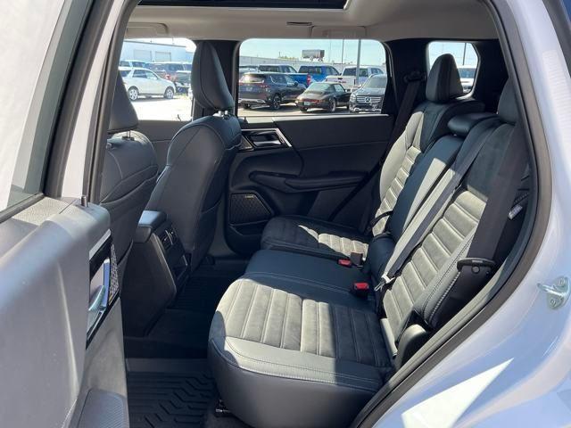 new 2025 Mitsubishi Outlander car, priced at $38,002